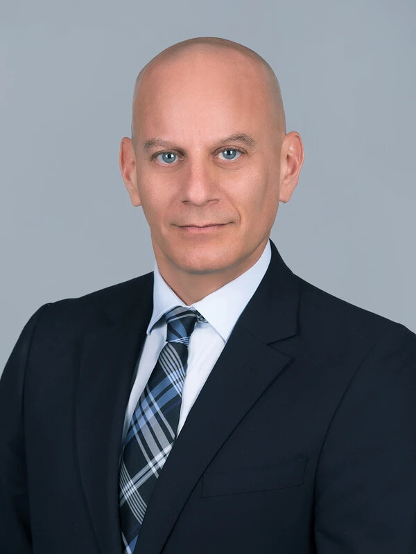 warren roll headshot