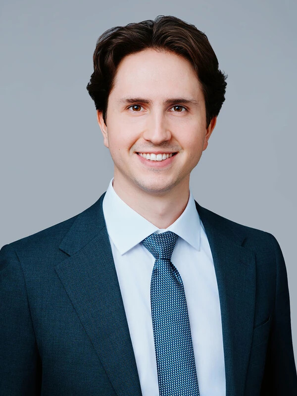 Daniel Lewis Headshot