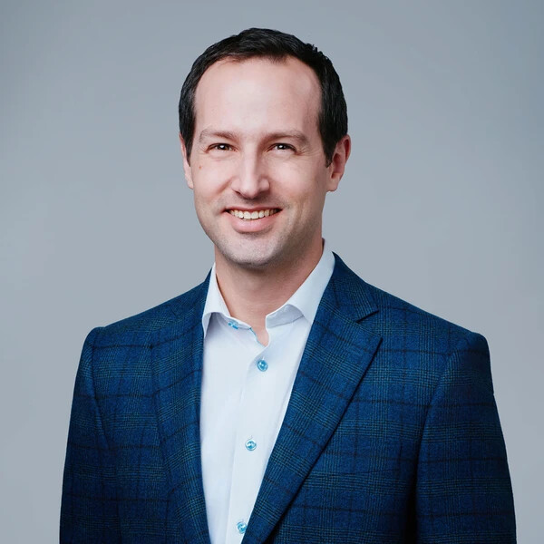 zach greenberg headshot