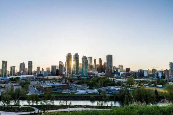 eStruxture becomes the largest carrier-neutral data center in Calgary after acquisition of Calgary data center from Shaw Communications