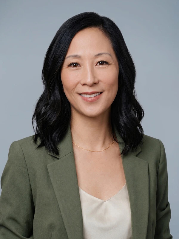 nina yoo headshot
