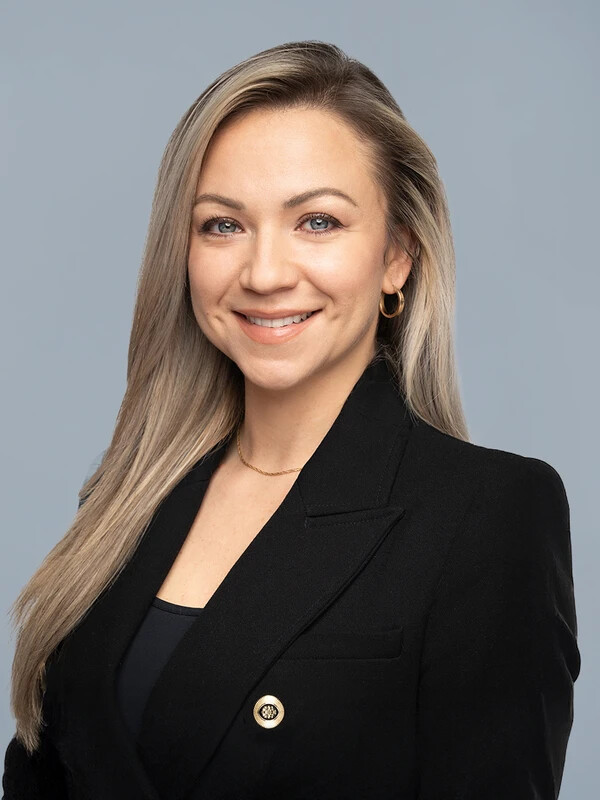 Corina Sajewski headshot