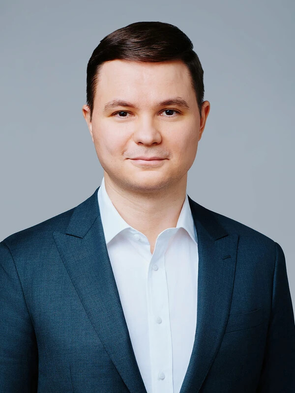 deian kutev headshot