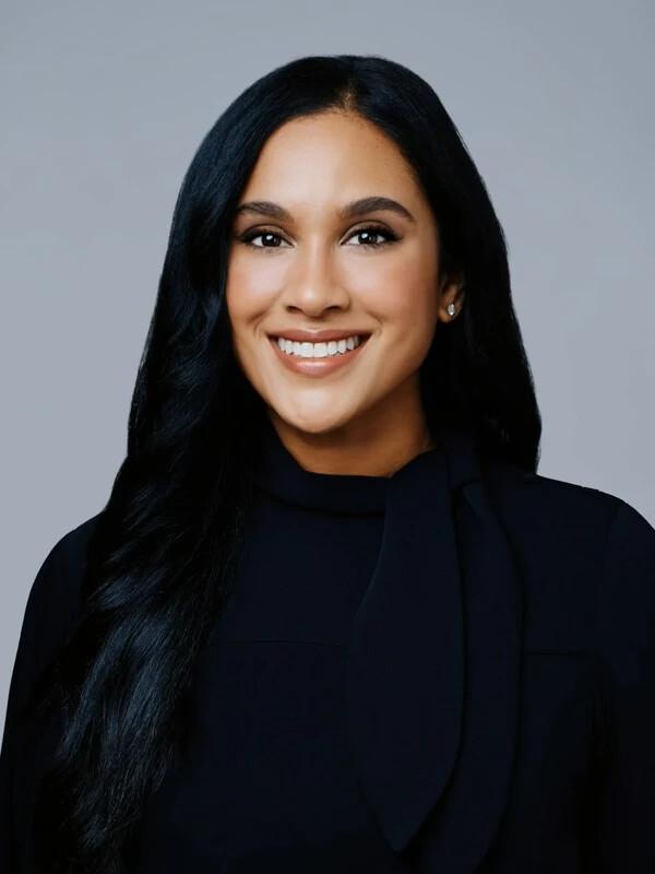 Jenn Pereira Headshot 