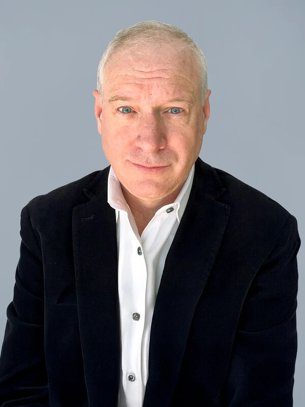 Justin Edge headshot