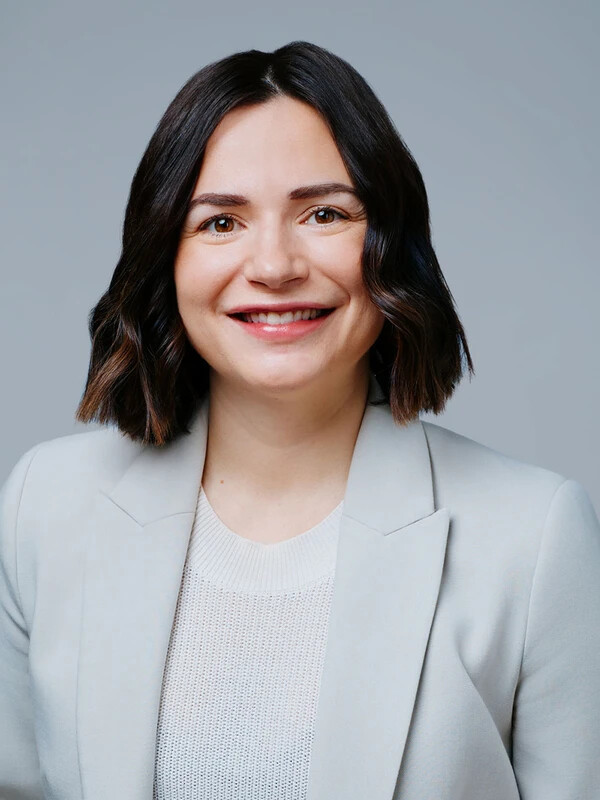 kristen floro headshot