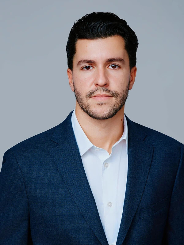 raul dumitras headshot