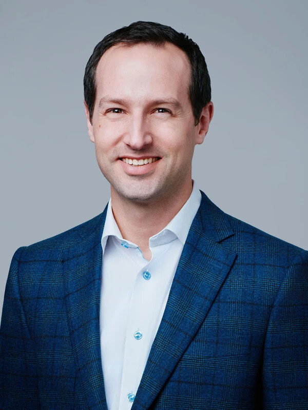 zach greenberg headshot