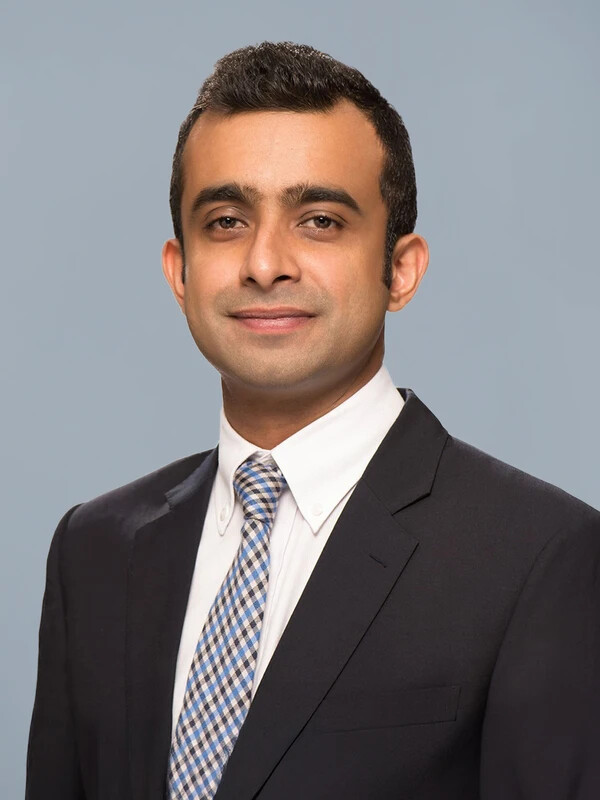 Zeeshan Mahmood headshot