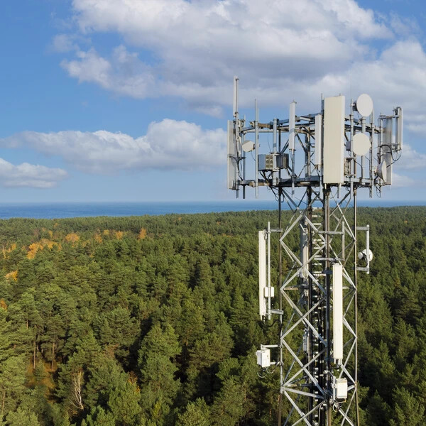 Telecommunications tower