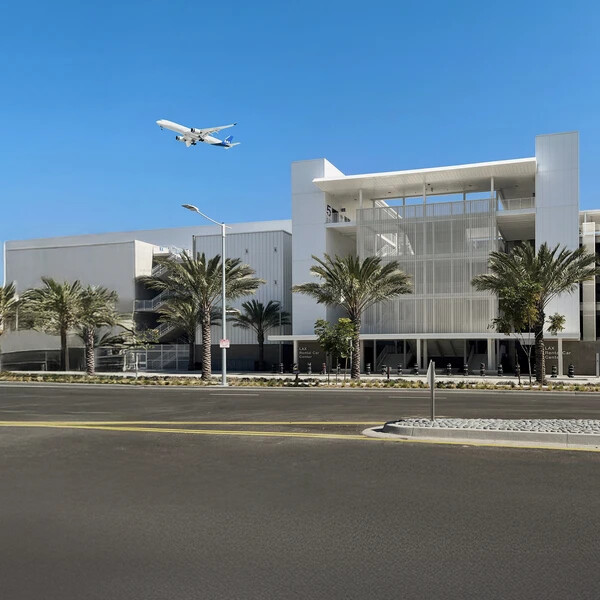 Lax conrac terminal
