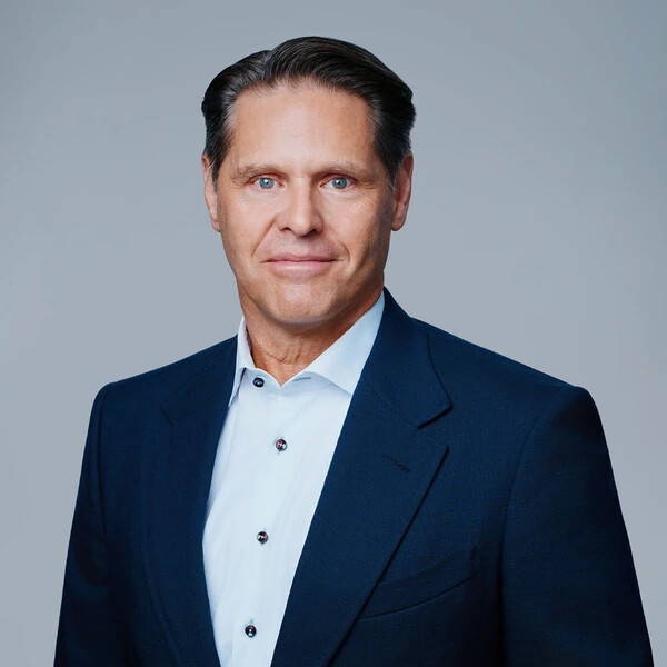 Lou serafini headshot